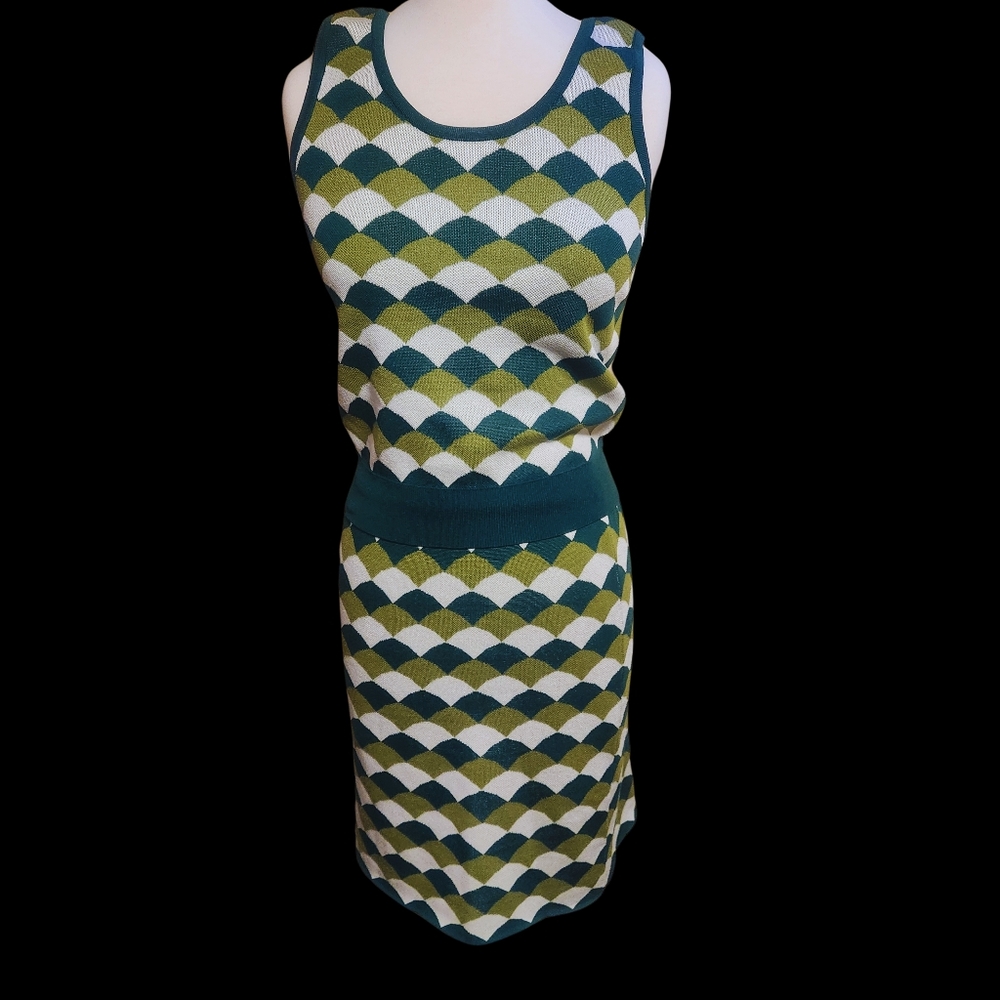 Scale print Sleeveless Sweater and Skirt set